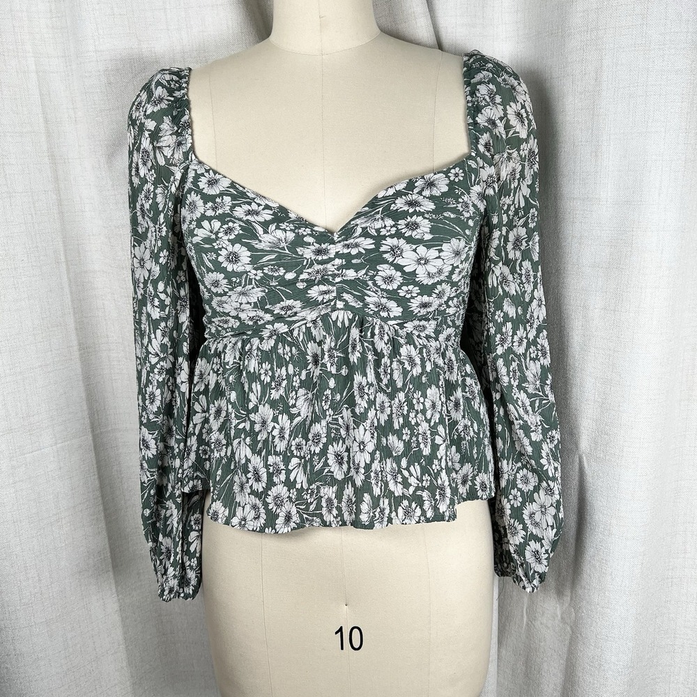 ASTR The Label Ruffle Sweetheart Neck Line Blouse Women's Small Green Floral